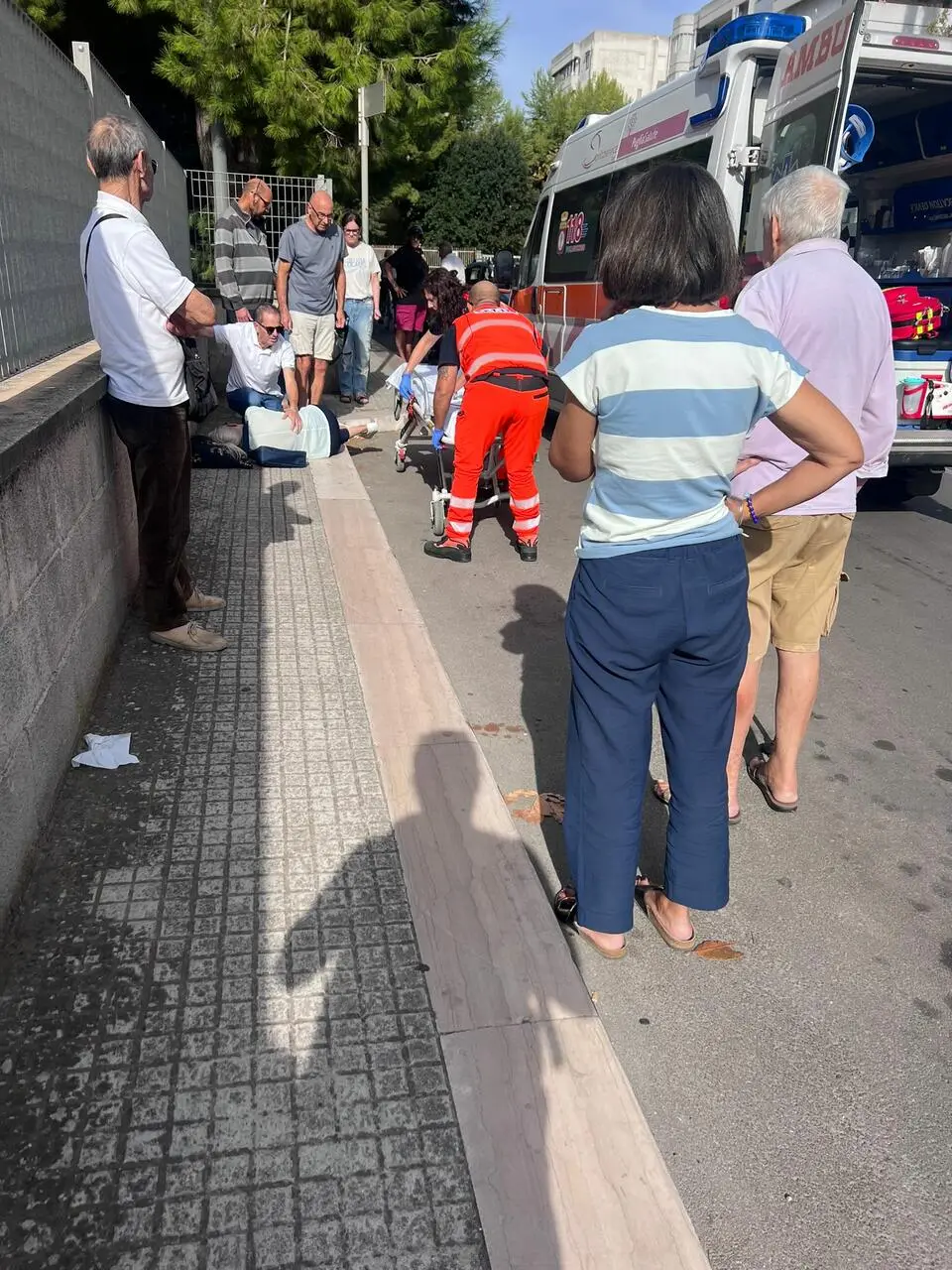 Lecce oggi: una donna caduta rovinosamente a terra