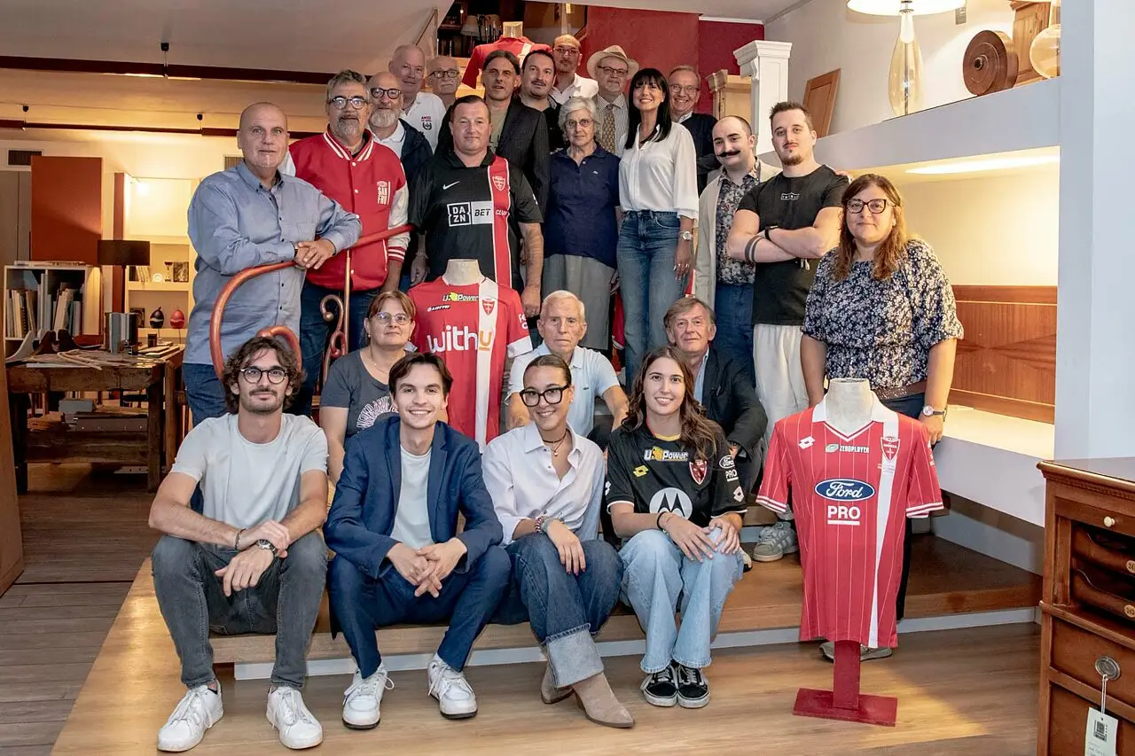 Tifosi e staff Brianza in campo