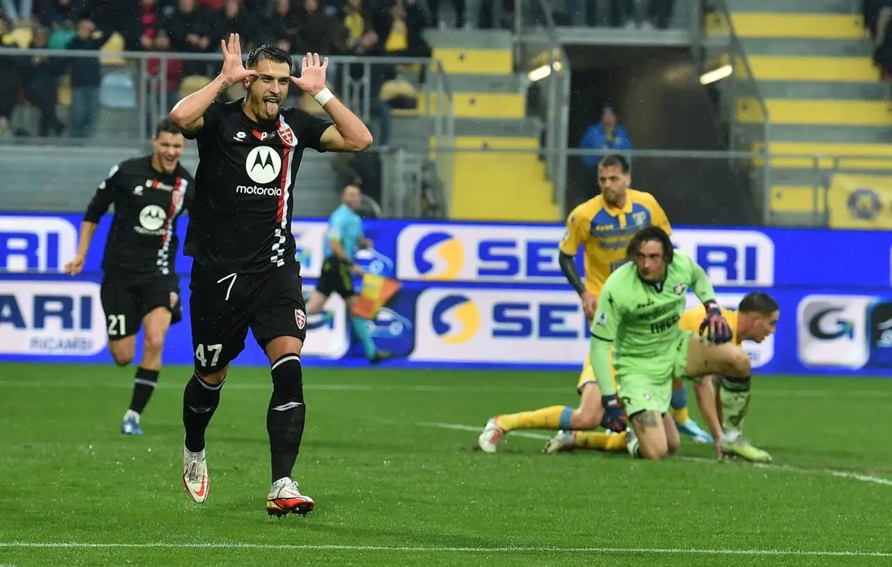 6 gennaio 2024, Stadio Benito Stirpe di Frosinone: Dany Mota esulta dopo il gol del momentaneo 0-1. Sullo sfondo Valentín Carboni, autore dell’assist al compagno e assoluto protagonista di quel 2-3 in Serie A