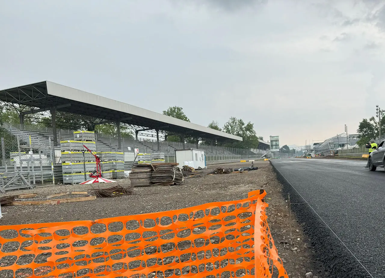 I lavori all'uscita della curva Parabolica
