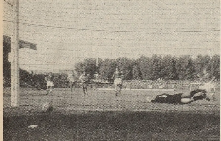 Eugenio Bersellini segna dal dischetto al suo debutto al Sada contro l'Alessandria (foto Valtorta)