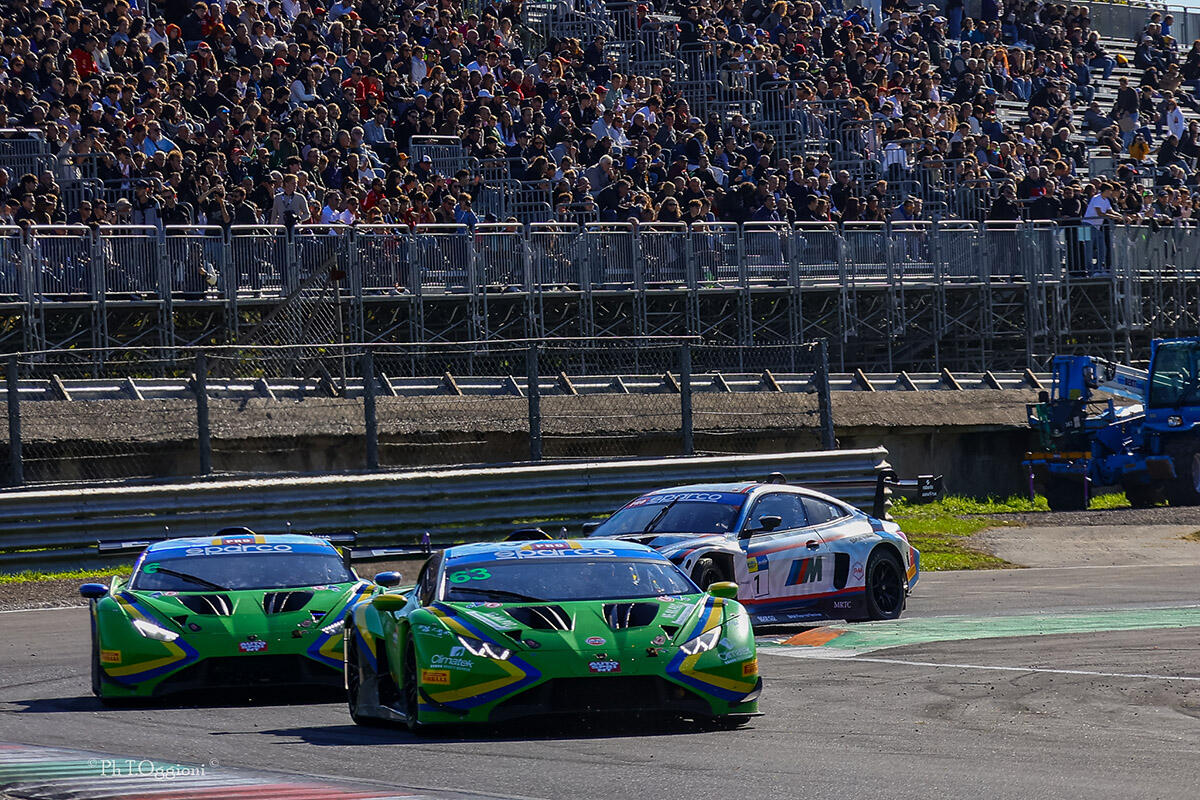 La partenza di gara due GT3