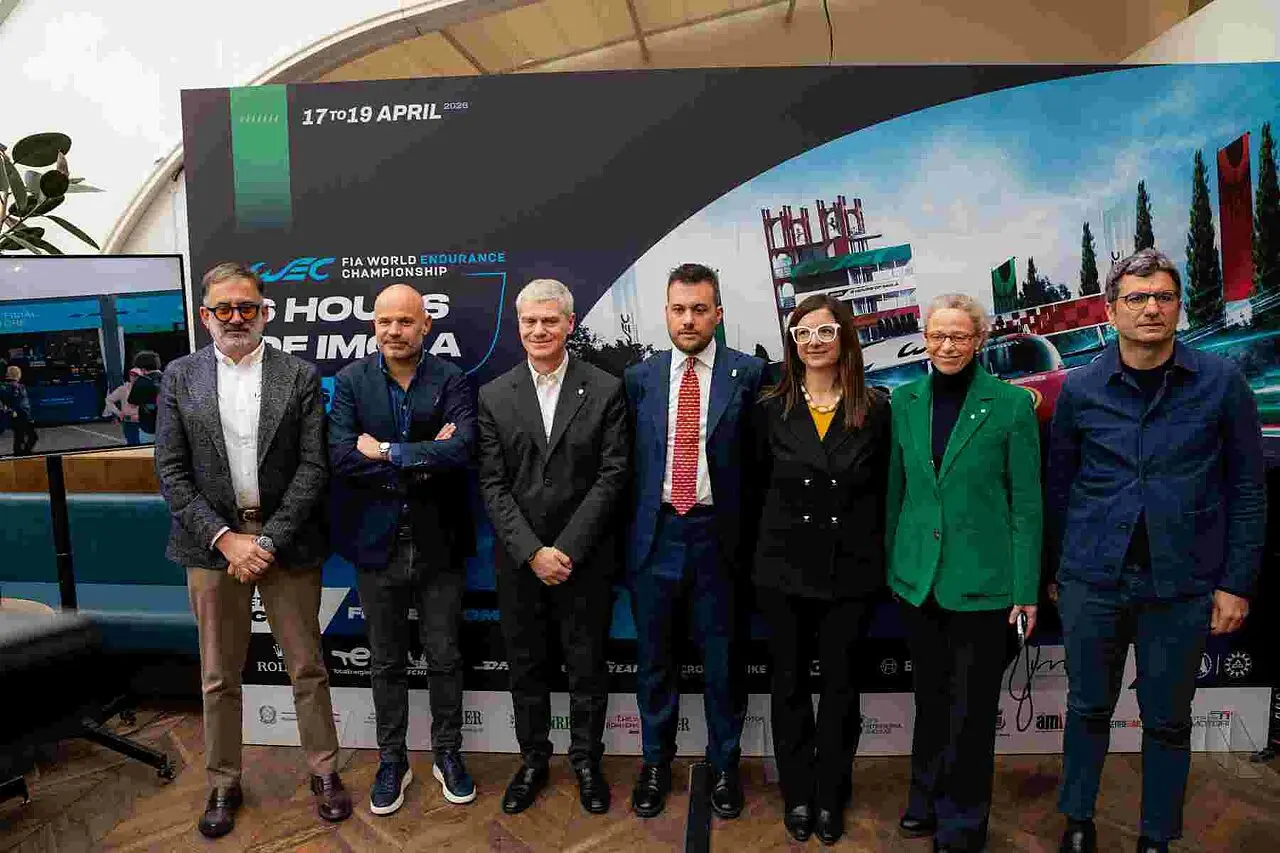 Foto di gruppo alla presentazione in Rinascente a Milano