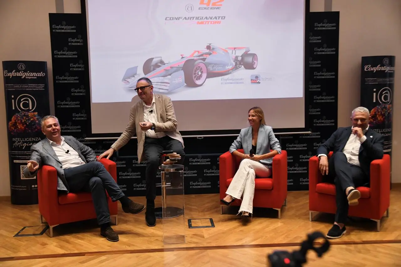 Il palco e gli ospiti di Confartigianato Motori