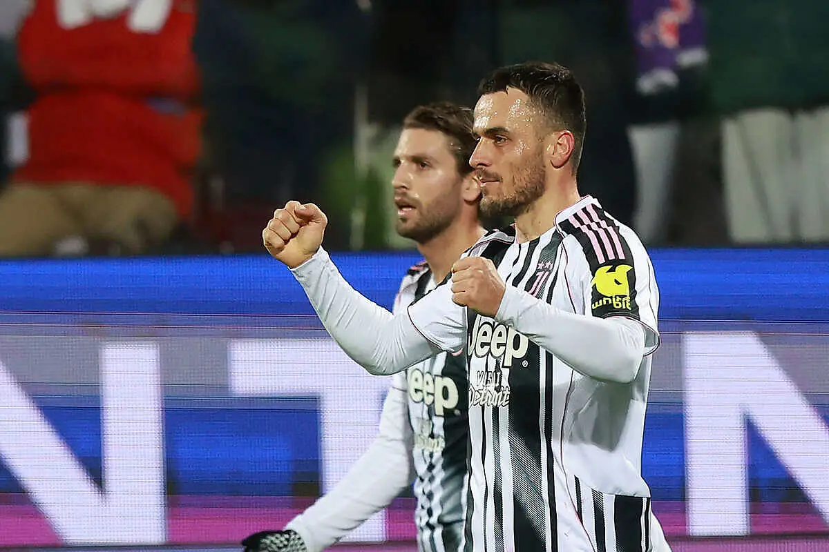 Kostic durante Fiorentina-Juventus