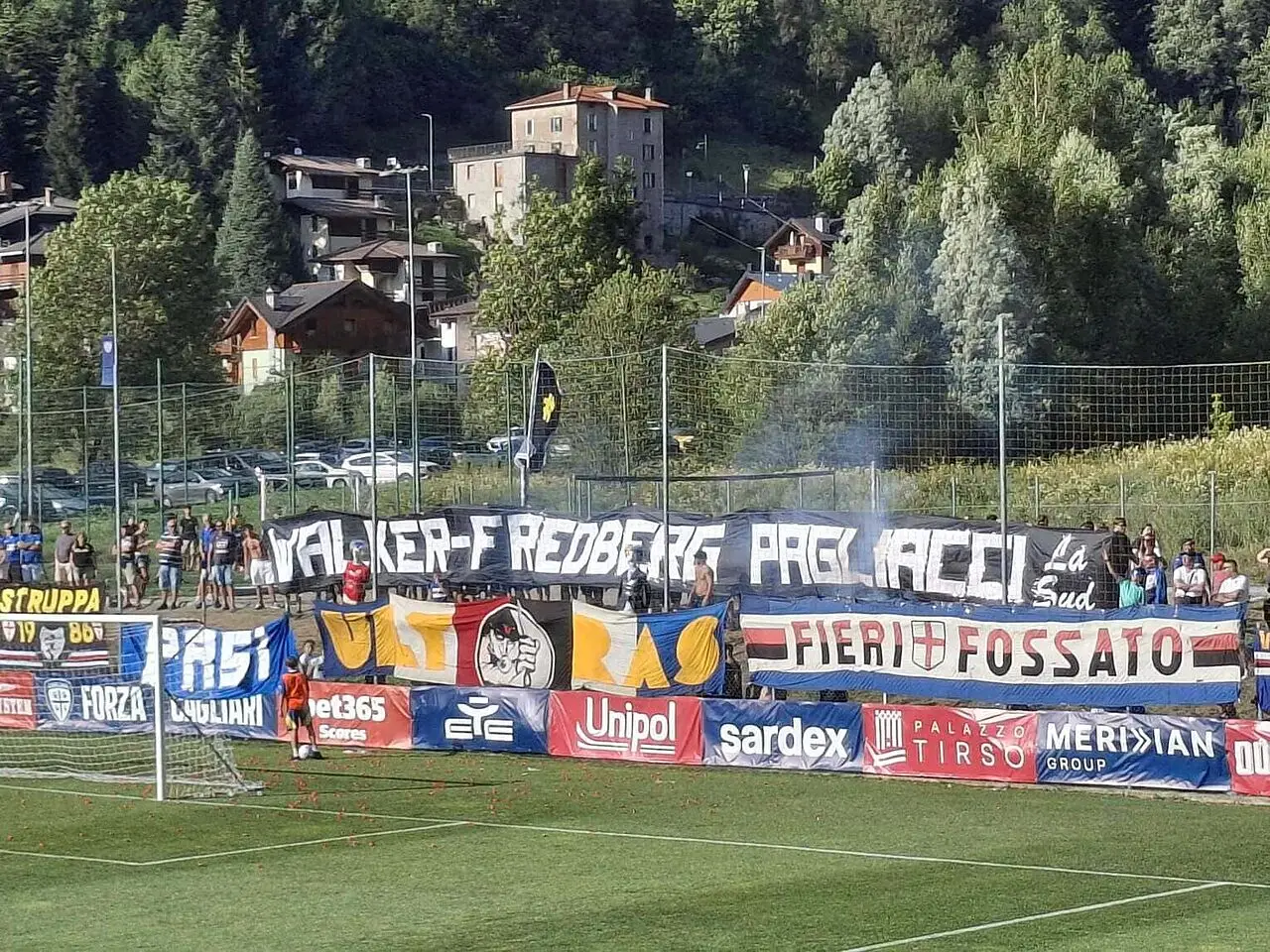 Tifosi della Sampdoria contro Walker e Fredberg