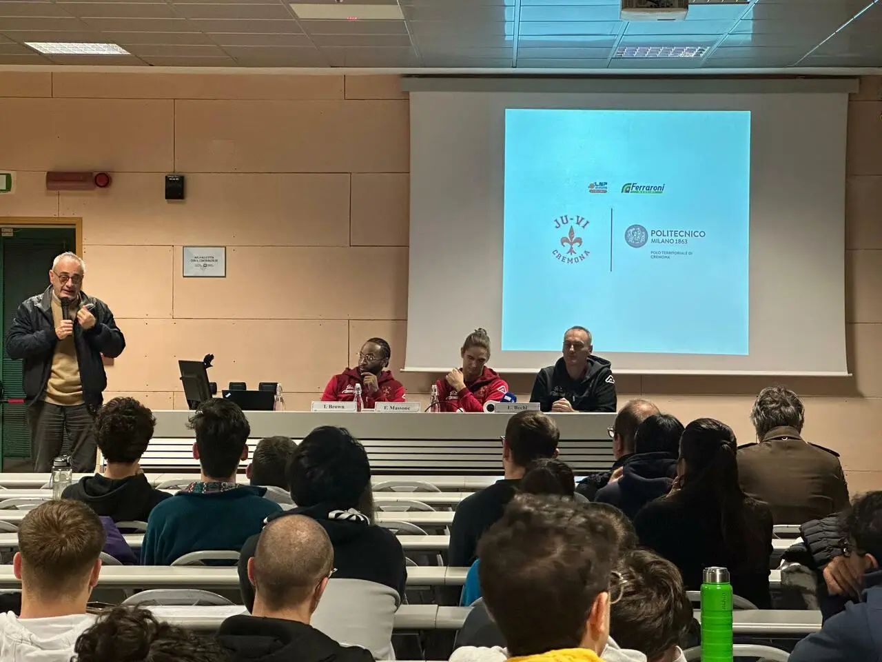 Basket e Lavoro di Squadra: la JuVi Ferraroni Cremona incontra gli studenti del Politecnico di Milano (CR)