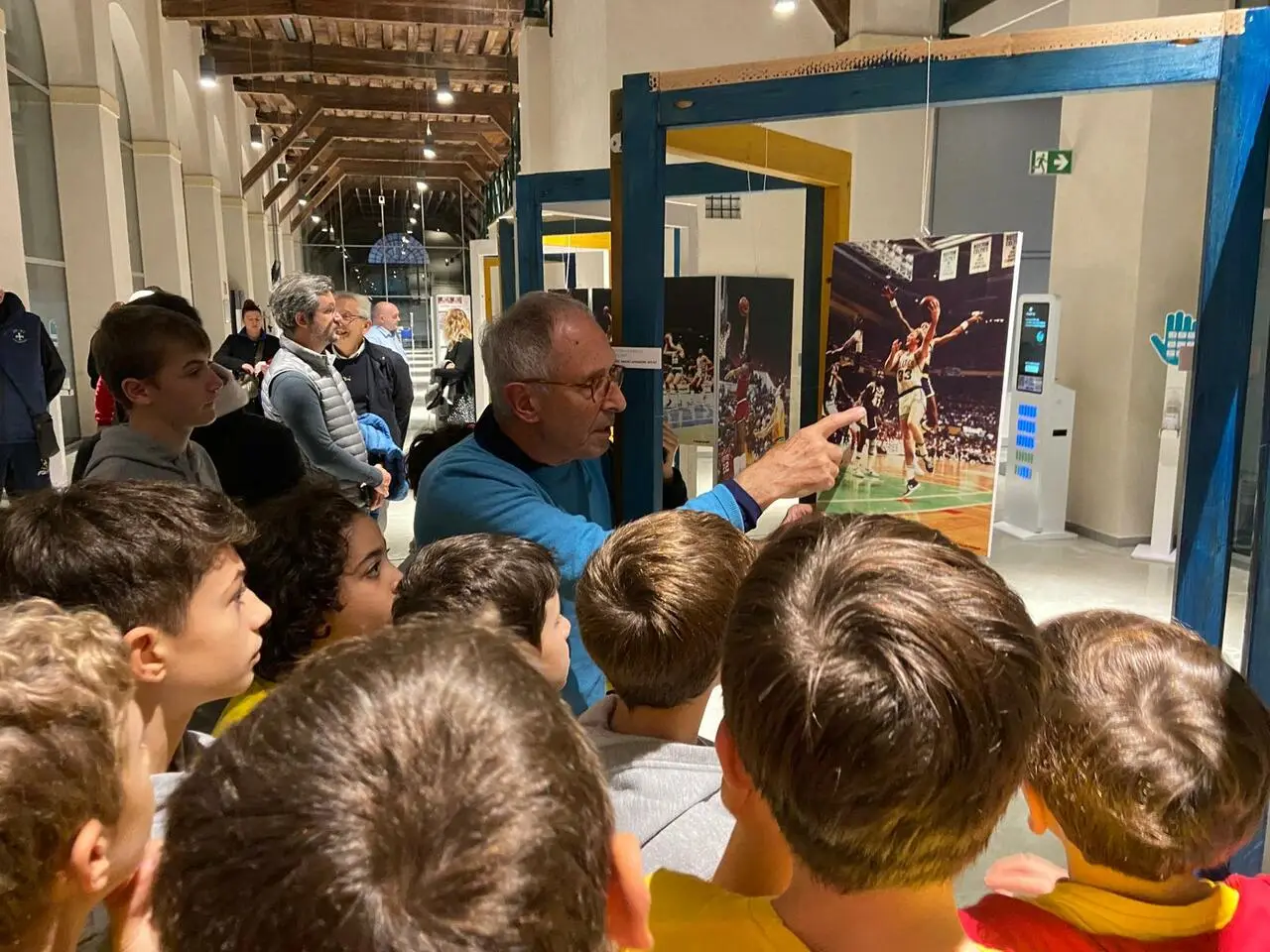 SWEET DREAMS ARE MADE OF THIS: PICCOLI JUVINI SOGNANO IL GRANDE BASKET CON I MITI DI PAPÀ