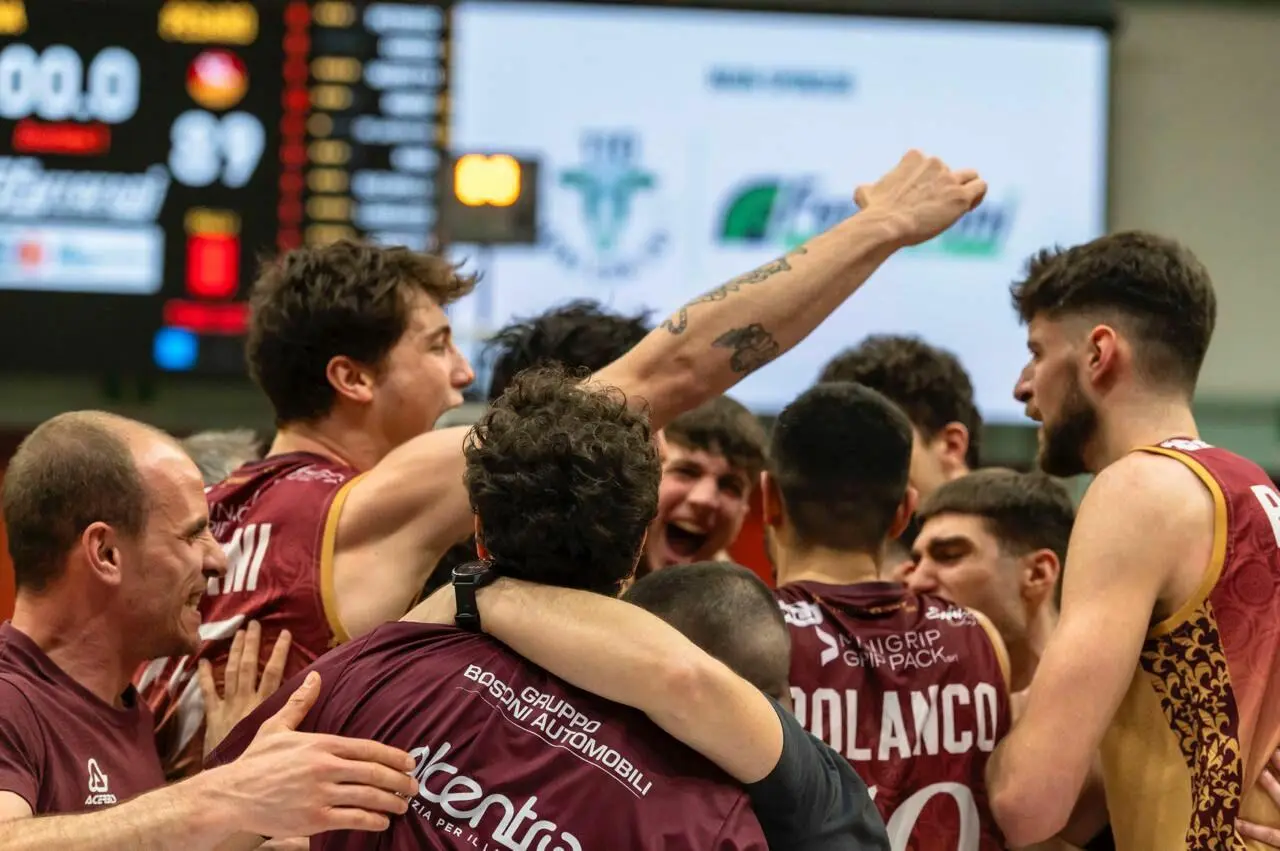 PalaRadi in festa: remuntada JuVi, Pesaro ko all’overtime