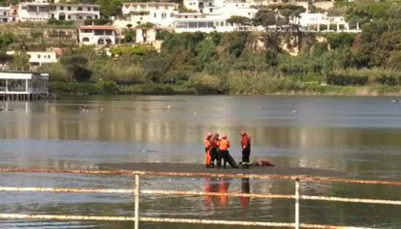 Cadavere Lago Lucrino Pozzuoli