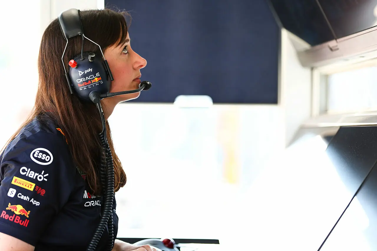 Hannah Schmitz Red Bull