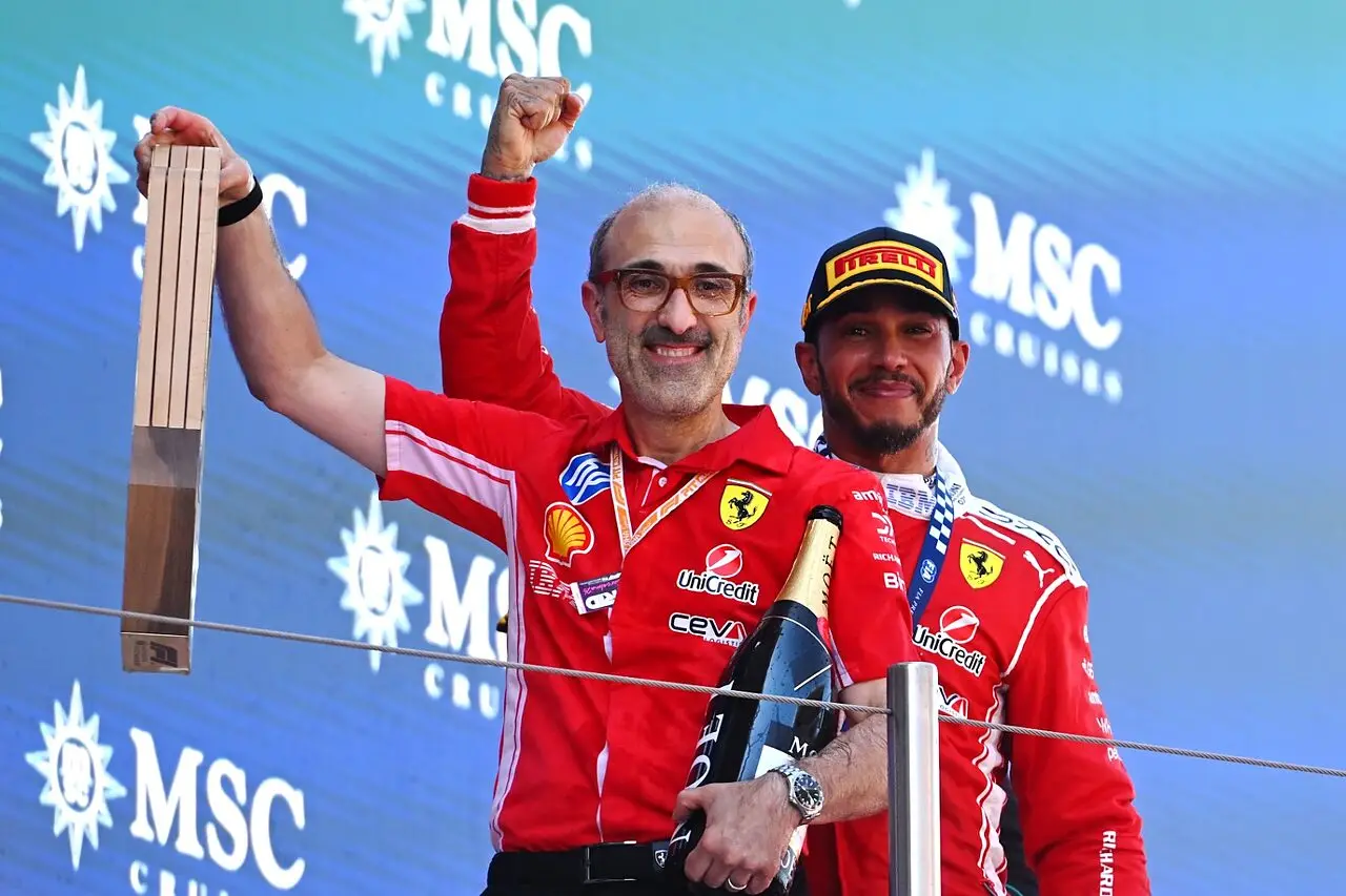 Lewis Hamilton e Carlo Santi, Ferrari