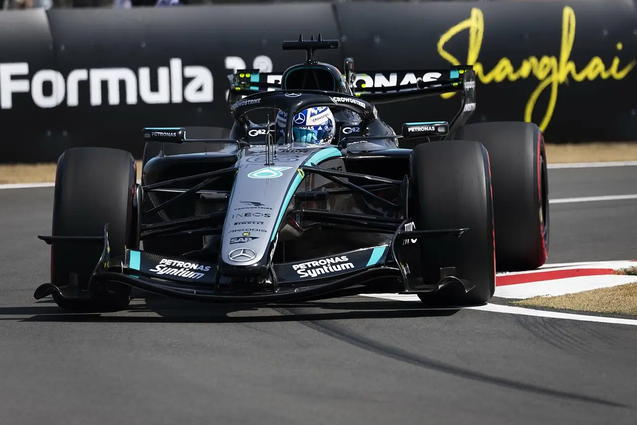 GP Cina 2026, sprint race: Russell ancora davanti a tutti, ma in gara è bagarre con Ferrari
