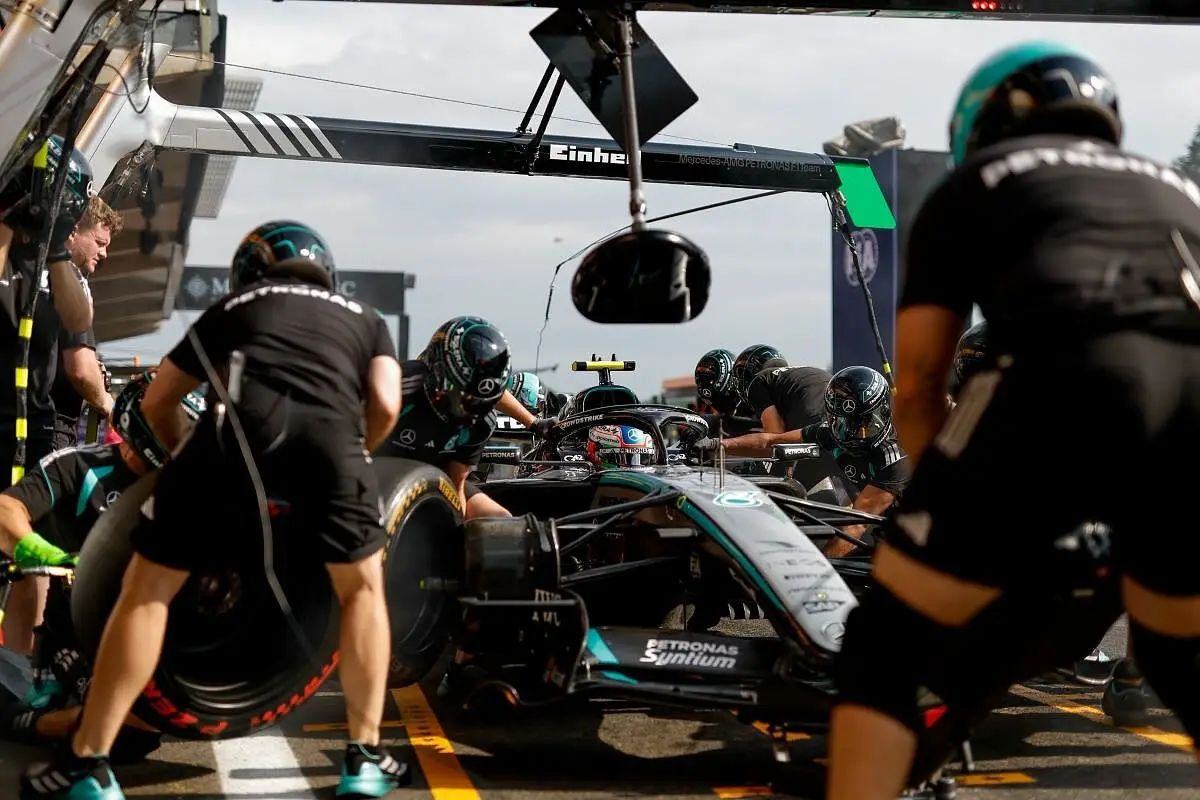 Mercedes W17 pit stop GP Belgio