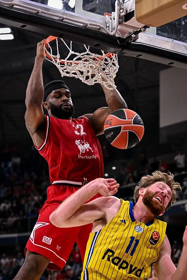 Nebo schiaccia in testa a Rayman