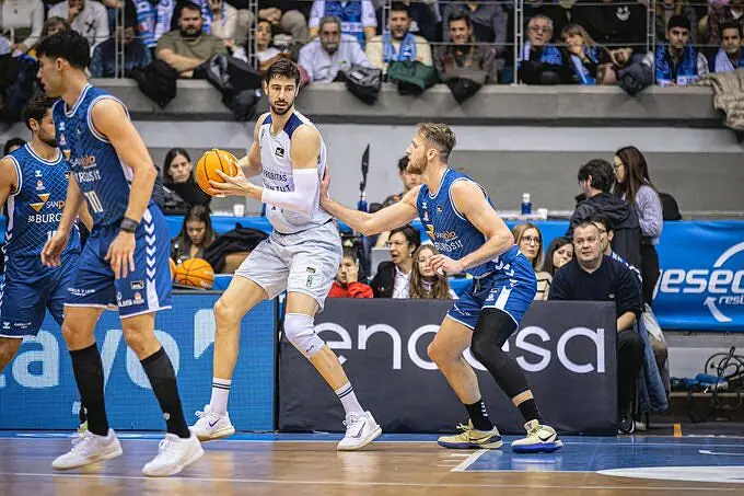 Tomic in azione contro Burgos