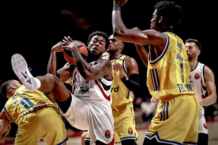 Moses Wright lotta contro tutto il Maccabi