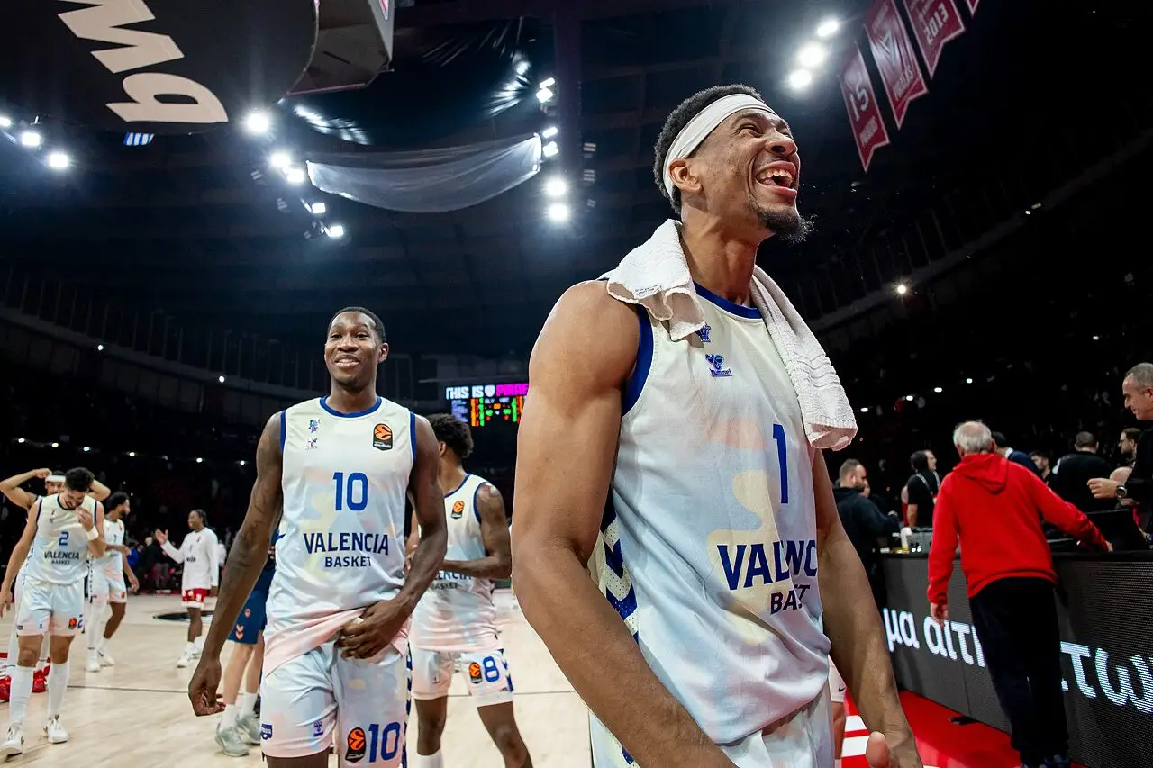 Valencia espugna il Pireo