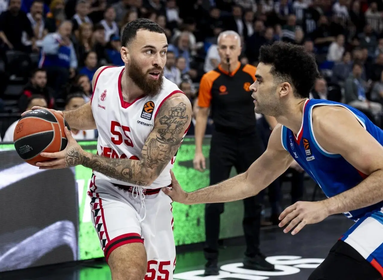 Mike James ed Elijah Bryant. Il primo all'Efes, il secondo rinnova con l'Hapoel