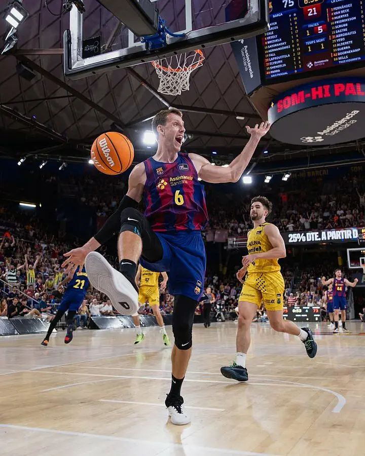 Vesely festeggia contro Tenerife