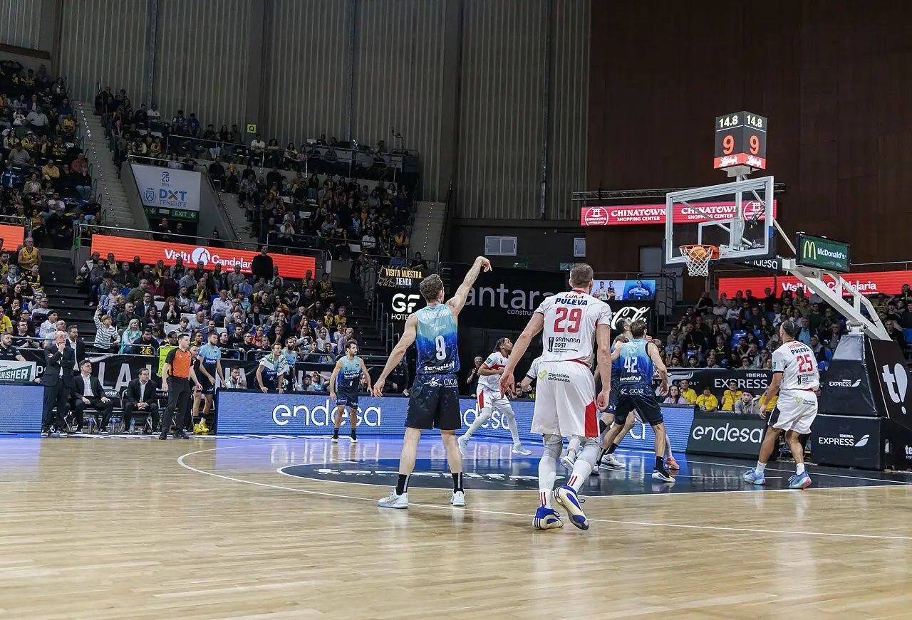 Tripla vincente di Huertas contro Granada