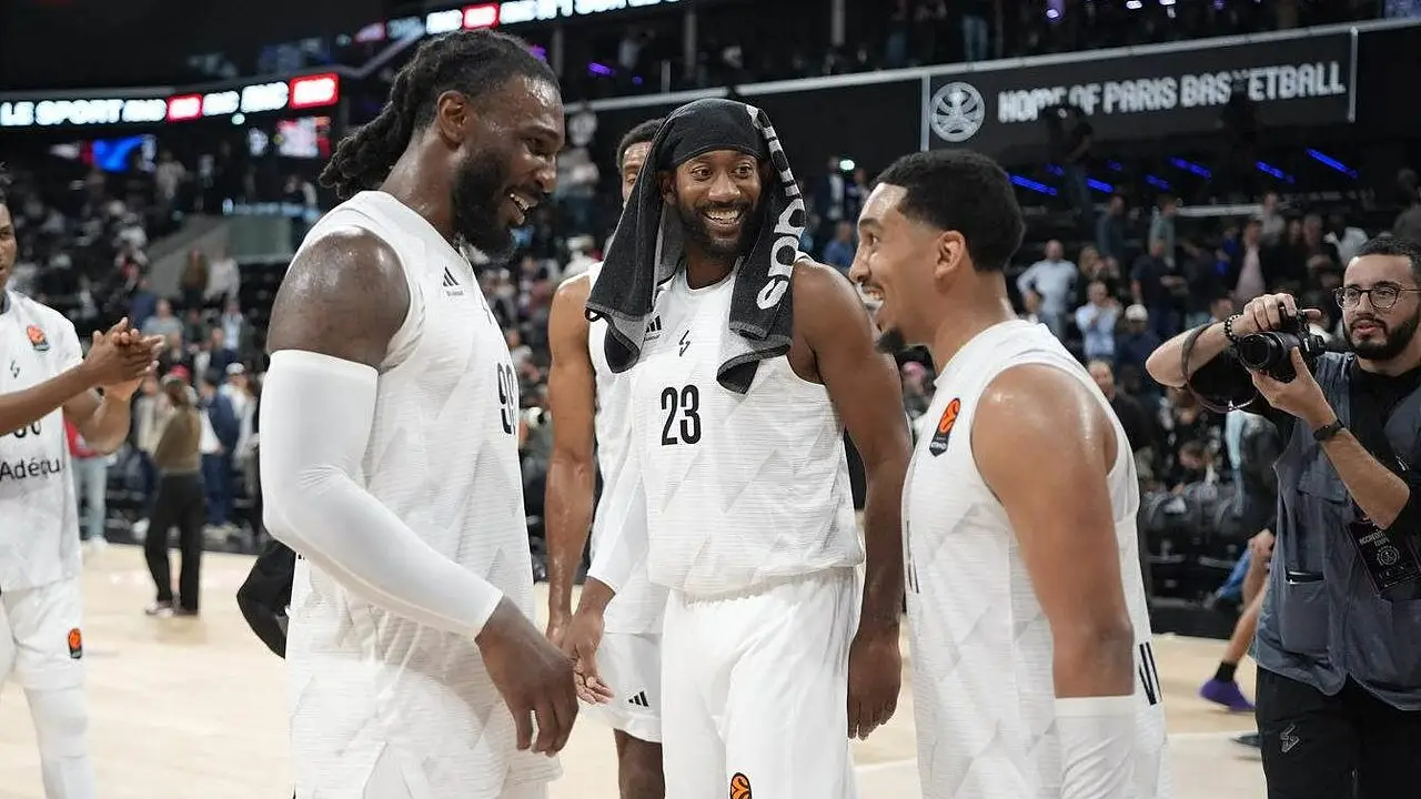 L'Asvel celebra la vittoria nel derby francese di Eurolega