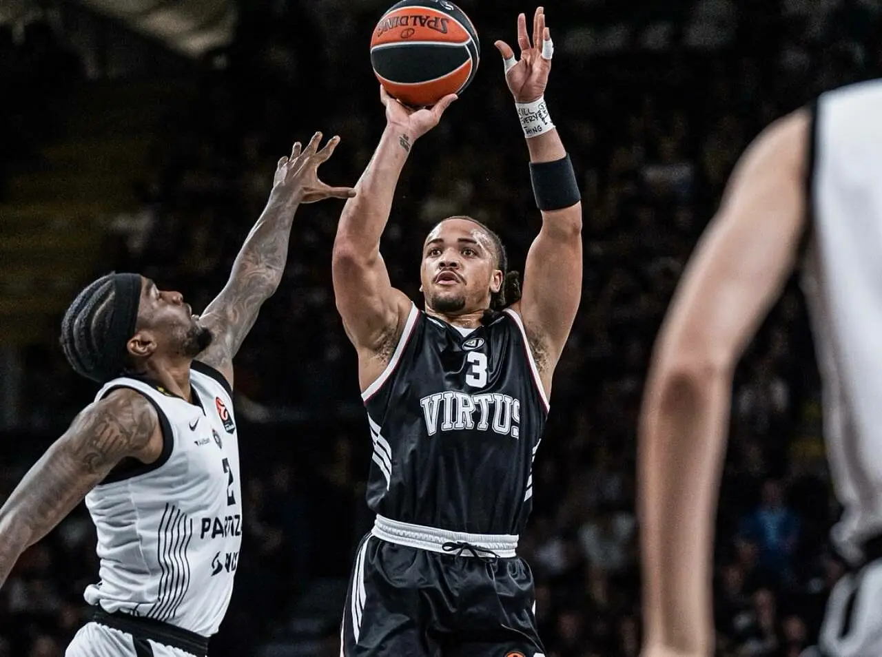 Carsen Edwards in azione contro il Partizan