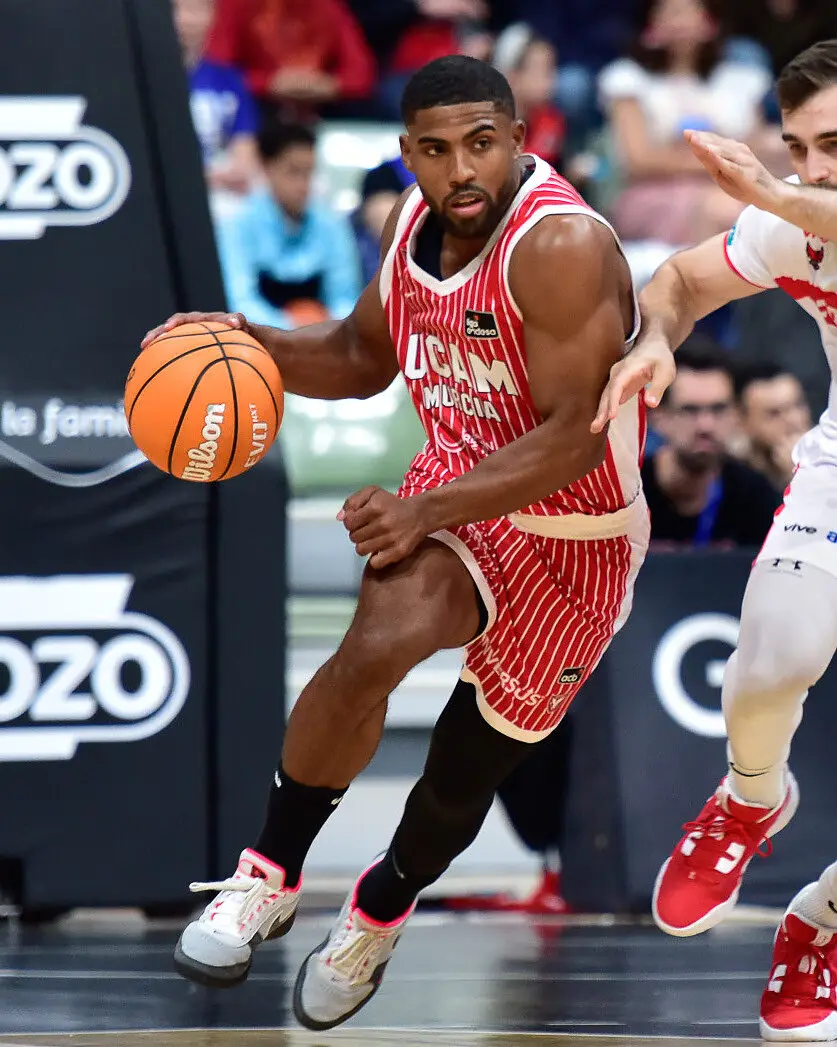 Dejulius contro Granada