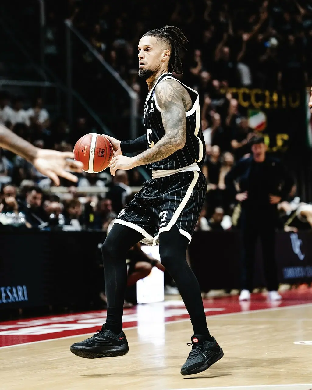 Daniel Hackett in azione con la Virtus