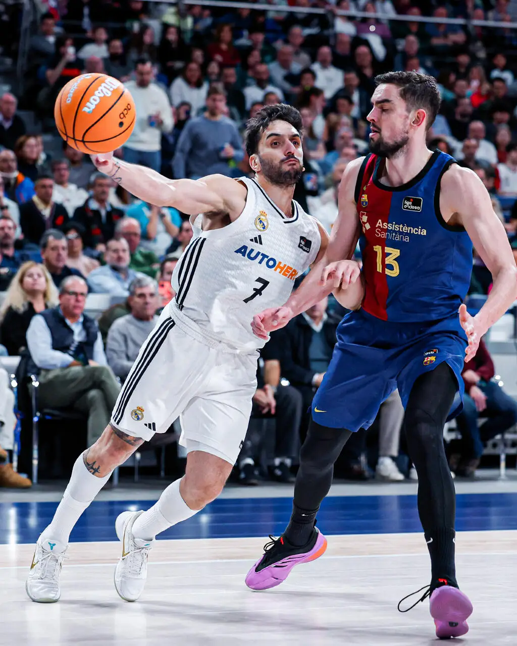 Campazzo attacca Satoransky nel Clasico di Liga Endesa