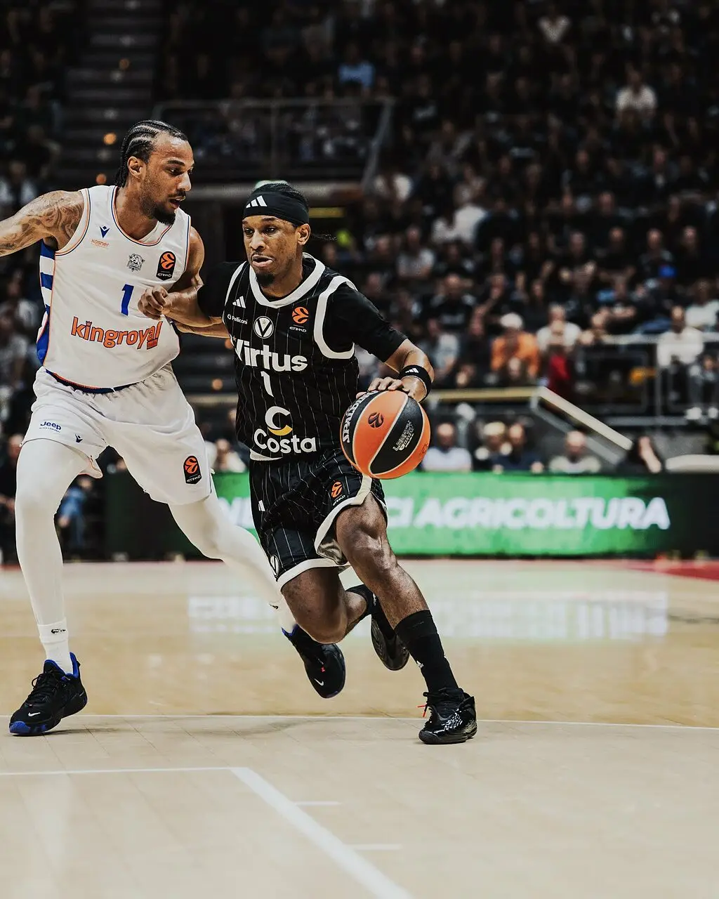Trent Frazier in azione con la Virtus