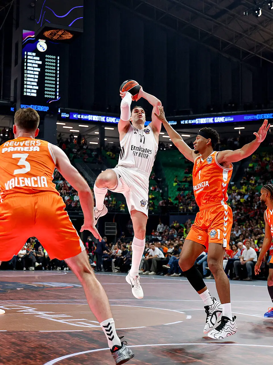 Hezonja al tiro contro Taylor
