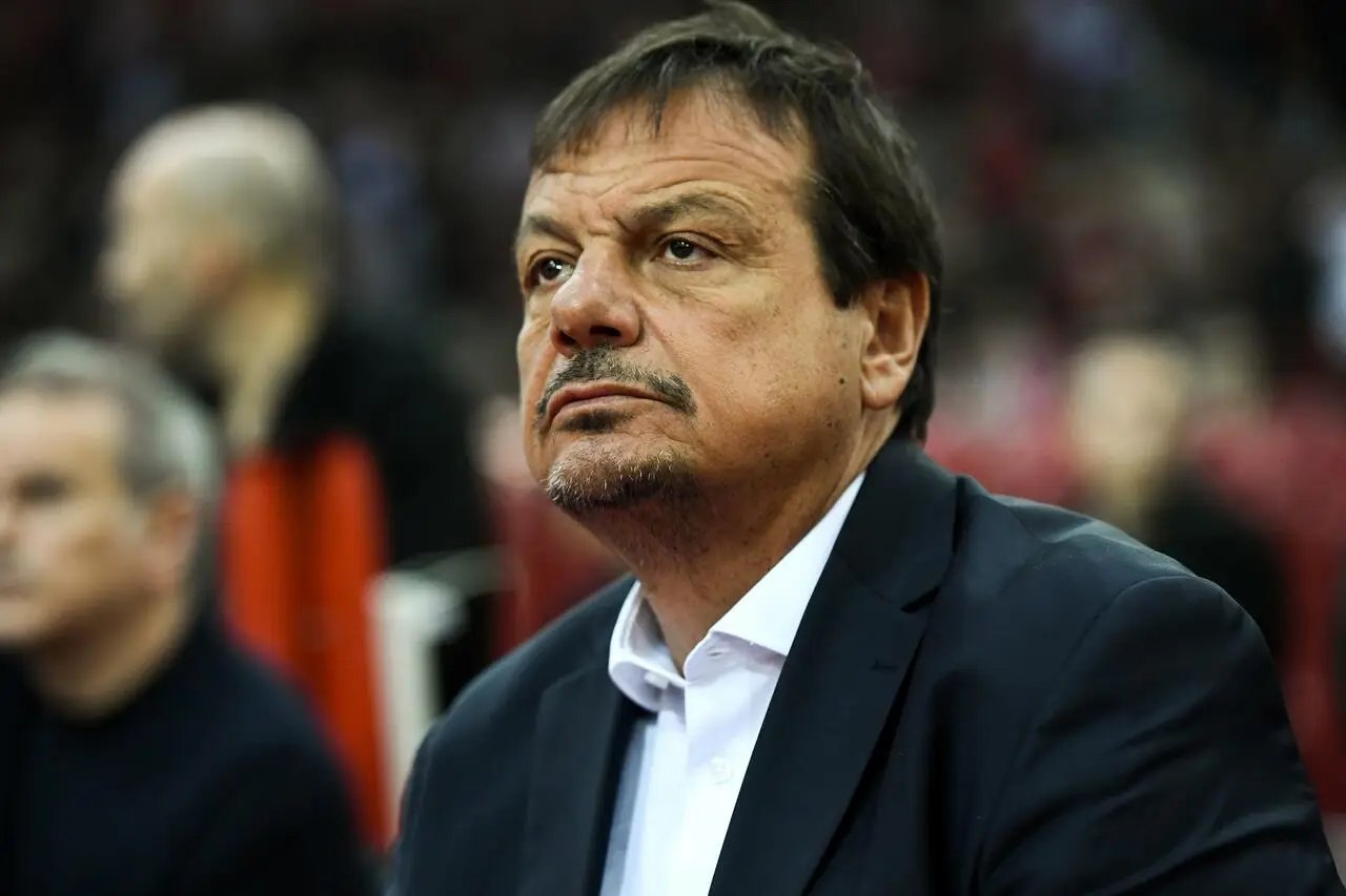 Ergin Ataman, solite furiose polemiche dopo il derby perso.