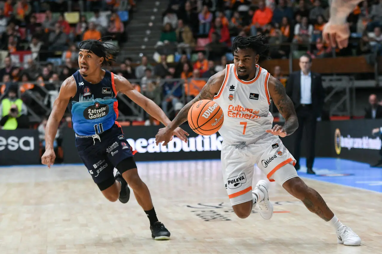 Chris Jones, play di Valencia