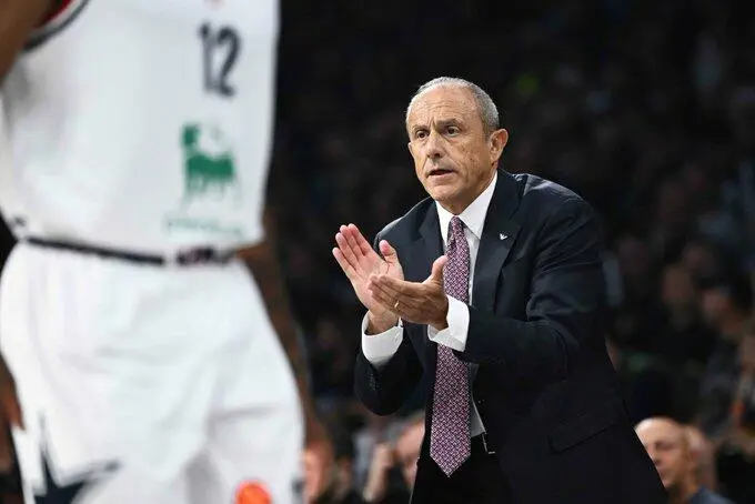 Ettore Messina brillantissimo nell'ironia in sala  stampa