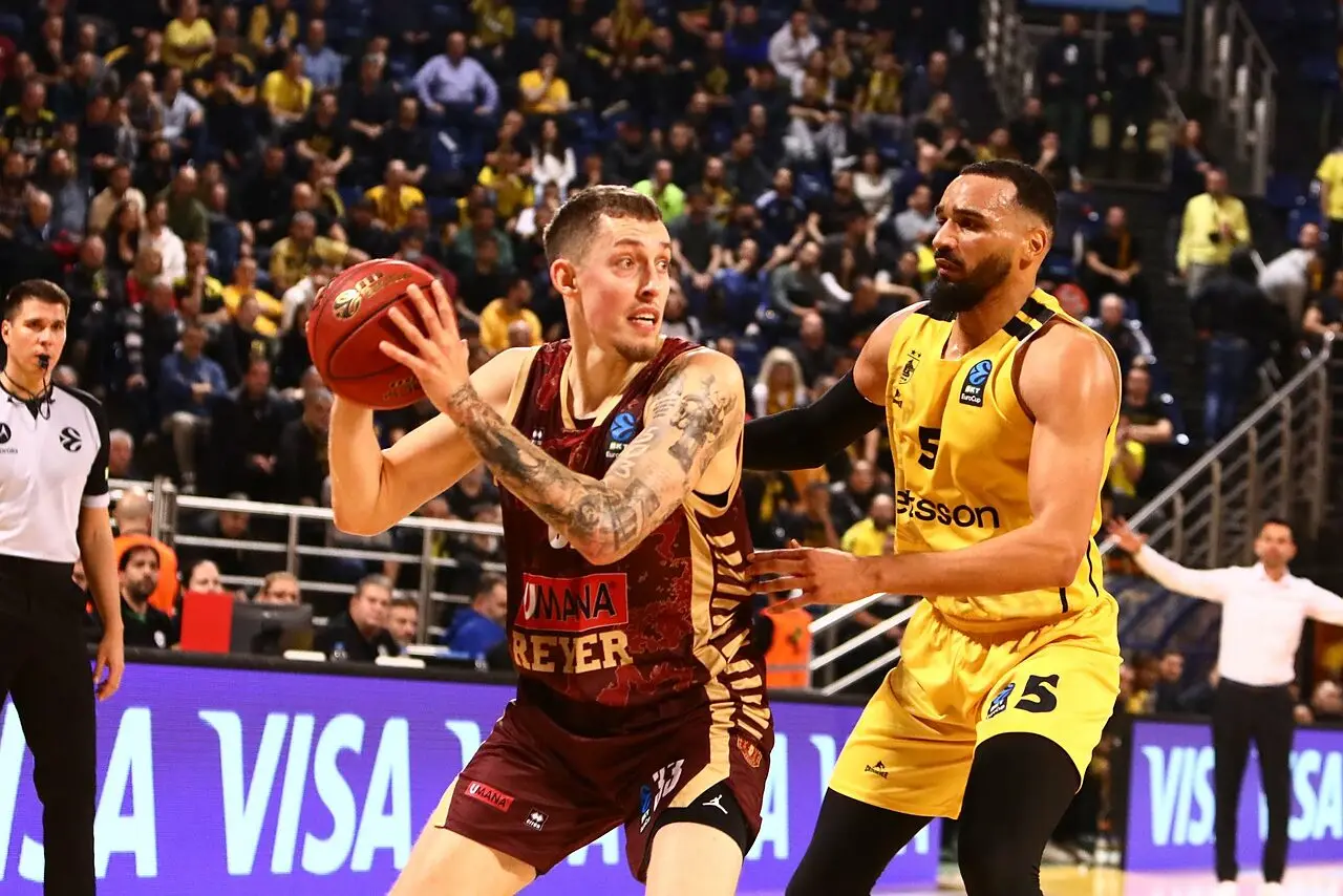 Wiltjer in possesso di palla