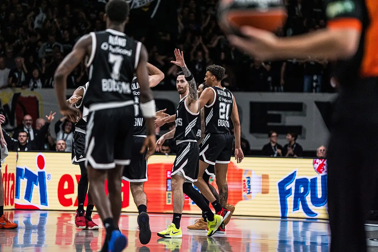 Luca Vildoza in azione con la Virtus