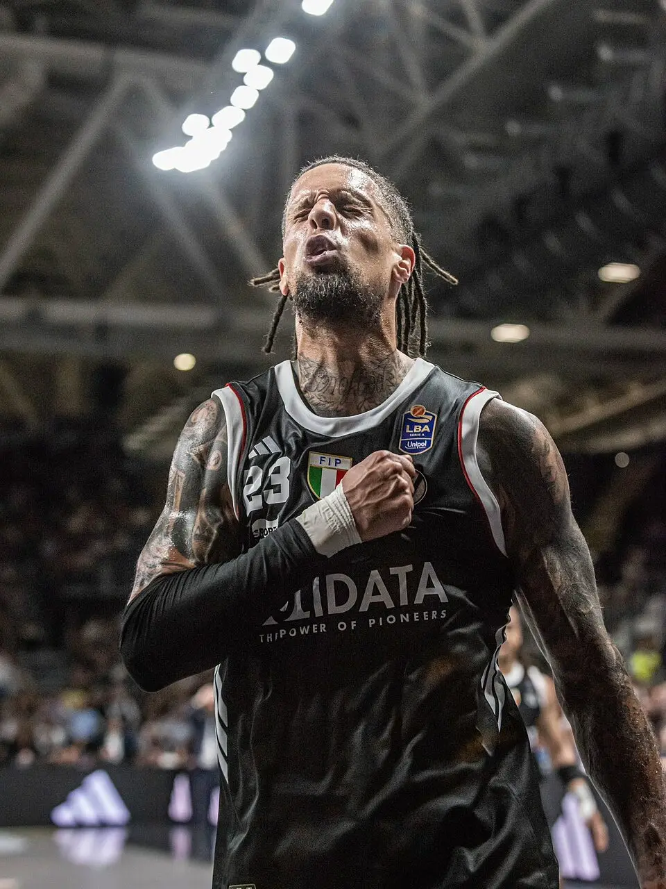 Daniel Hackett in azione con la Virtus ai Playoff vs Trento
