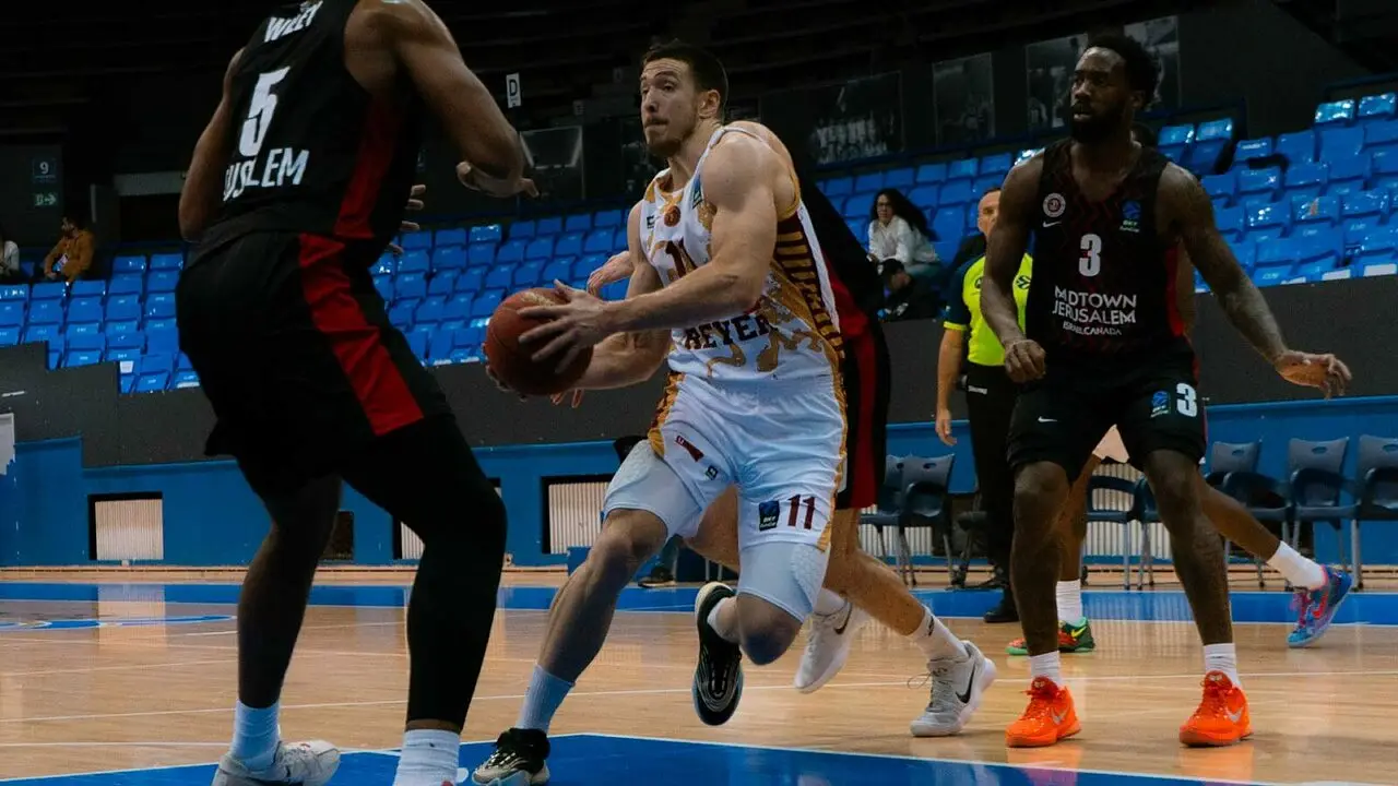 Nikolic contro la difesa israeliana