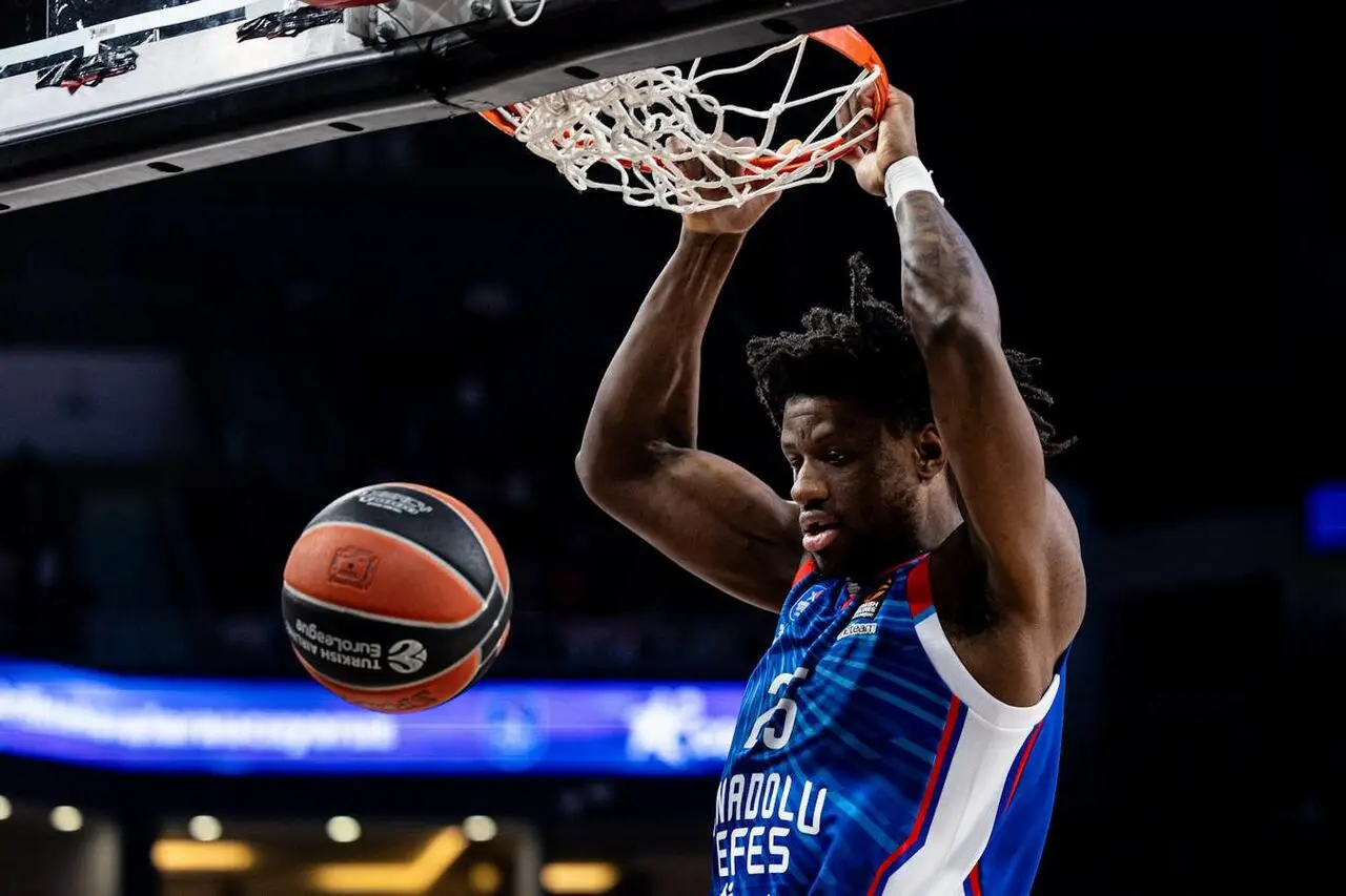 Dan Oturu, nuovo giocatore dell'Hapoel Tel Aviv