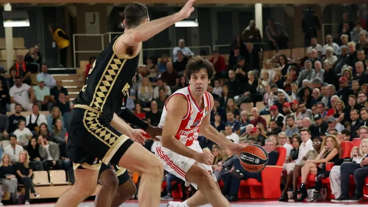 Milos Teodosic attacca Papagiannis