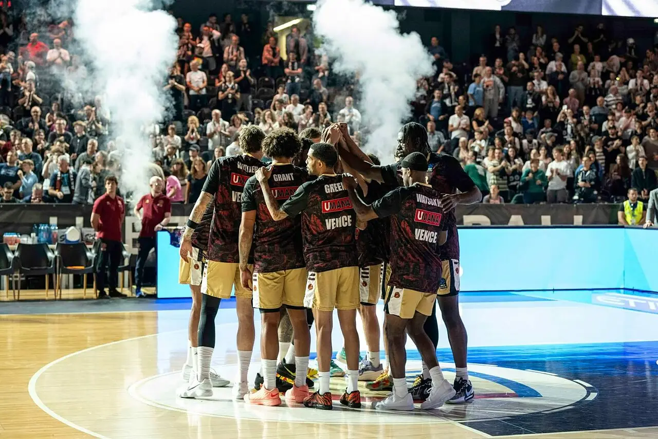 Reyer a cerchio nel pre-match