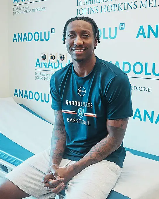 Saben Lee dall'Oly all'Efes