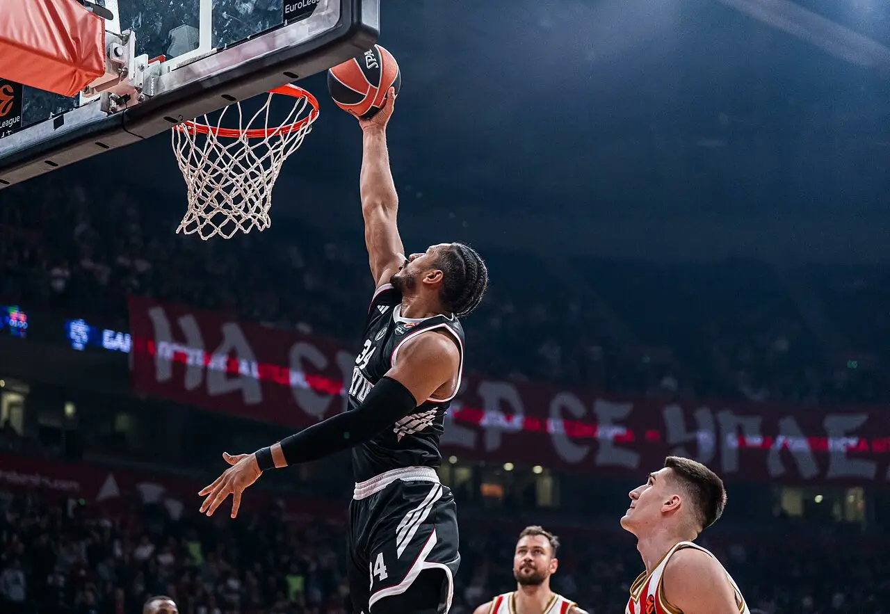 Karim Jallow in azione contro la Stella Rossa