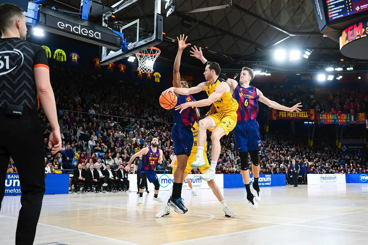 Huertas e l'assist decisivo per Shermadini