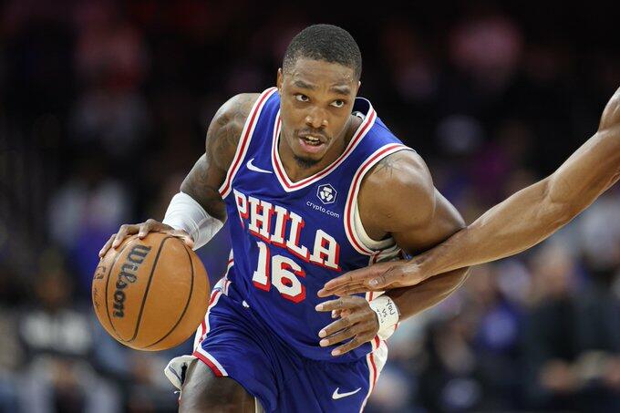 Walker in palleggio nell'ultima esperienza a Philadelfia