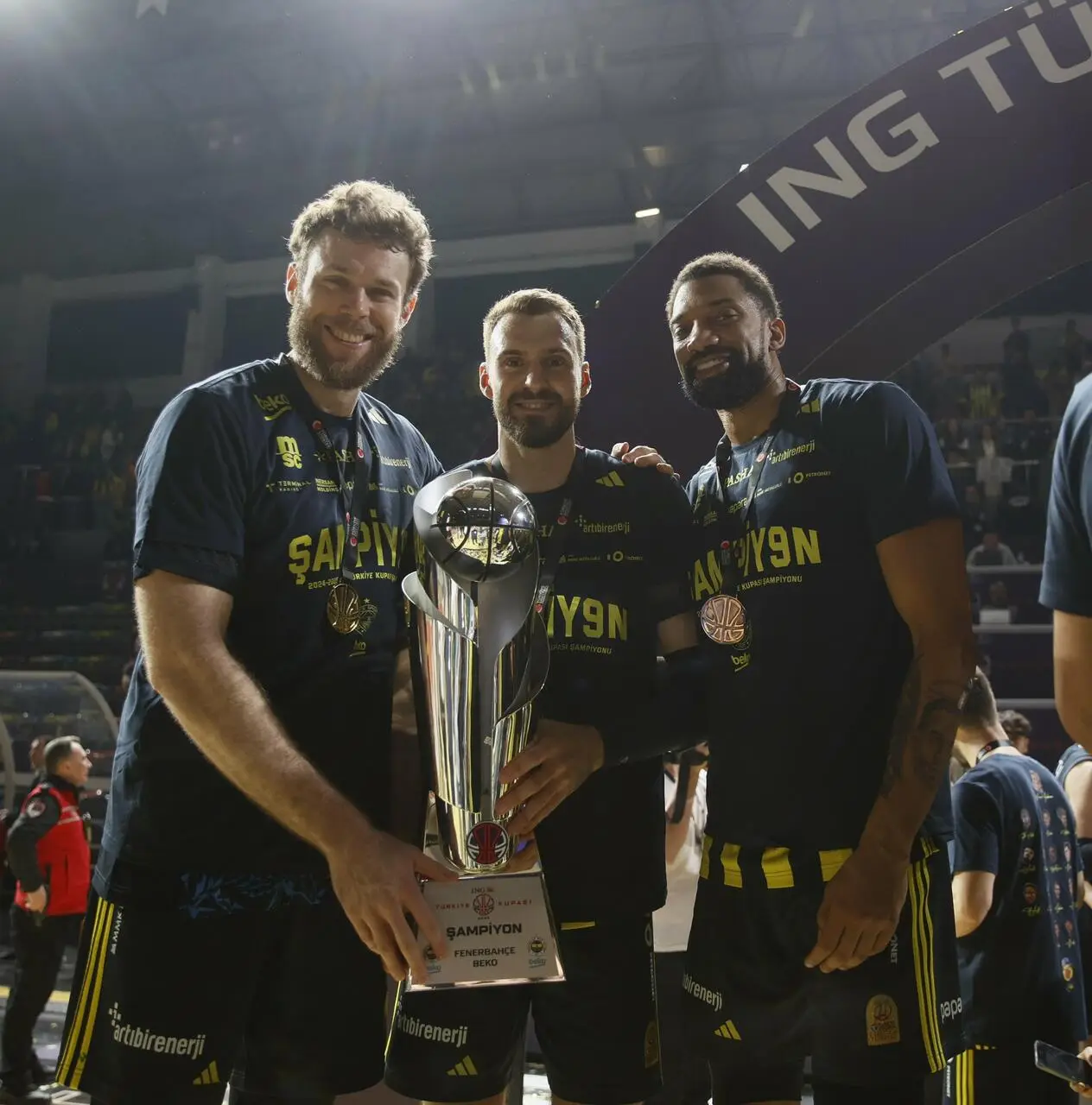 Il Fenerbahçe vola in Eurolega trionfa in Coppa nazionale