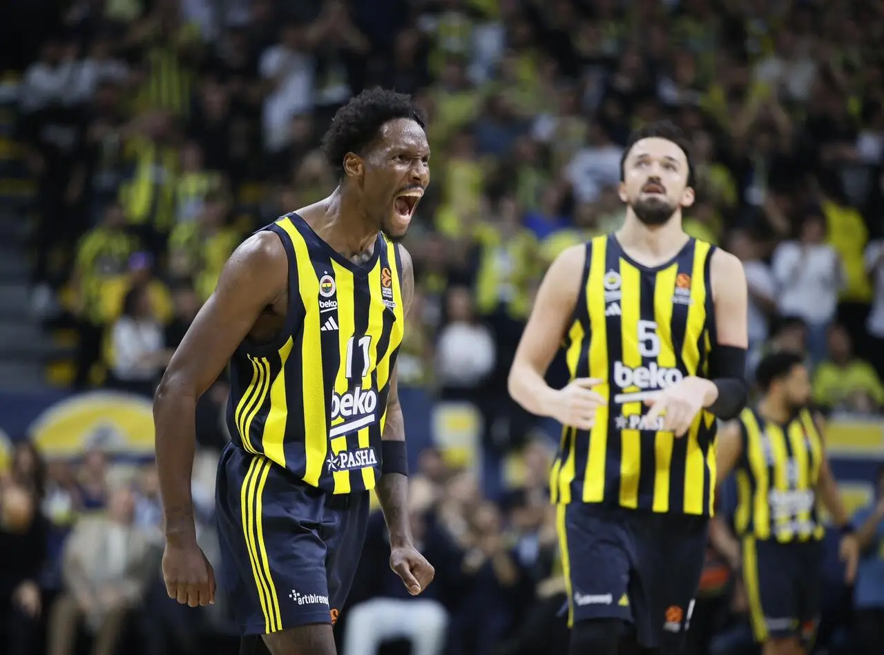 L'urlo di Hayes-Davis, Fenerbahce