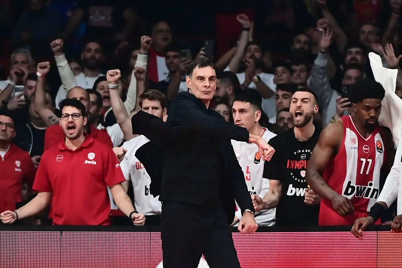L'Olympiacos di Bartzokas ha vinto l'unducesimo derby consecutivo in Eurolega