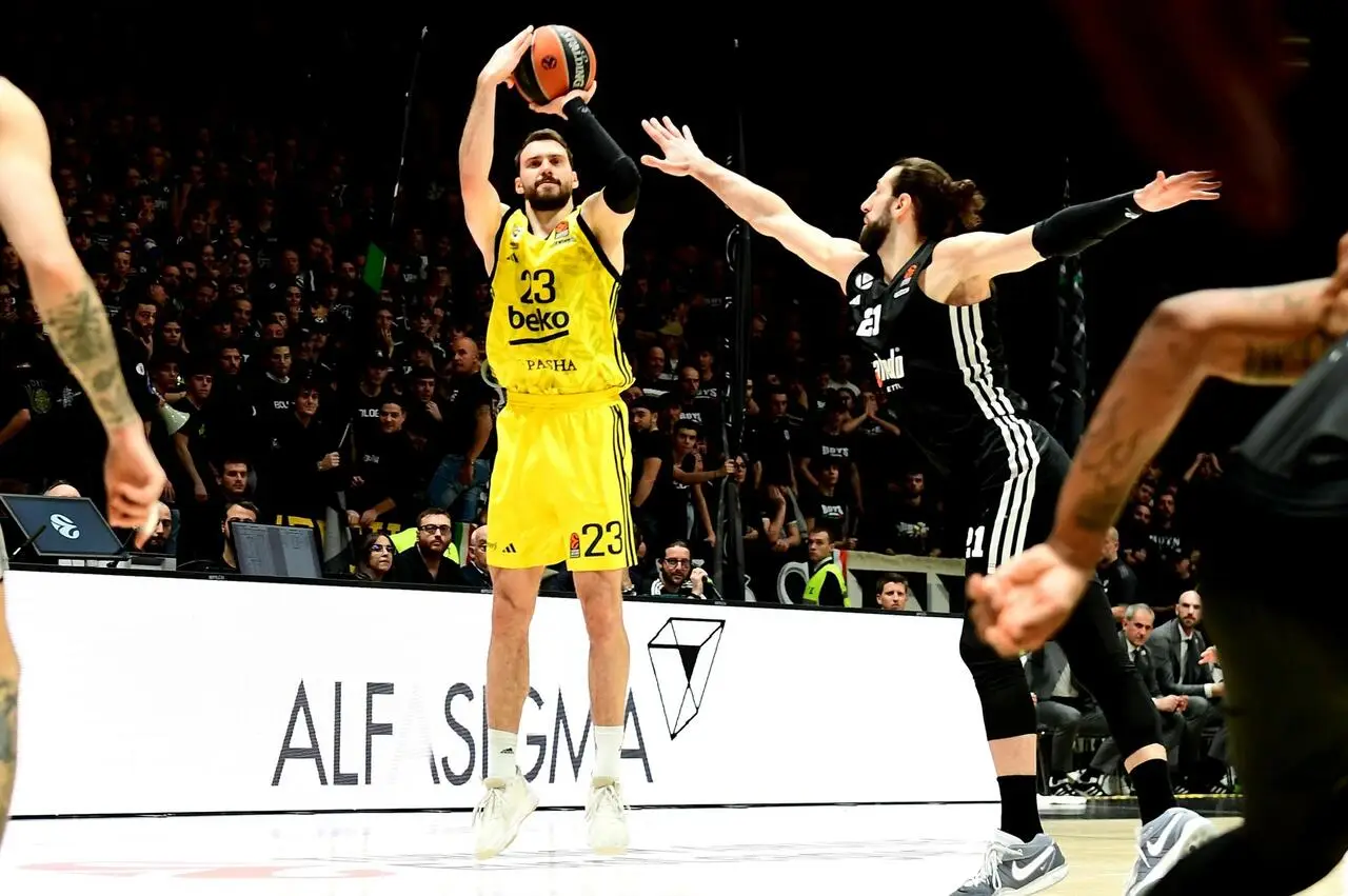 Guduric segna una tripla contro Shengelia